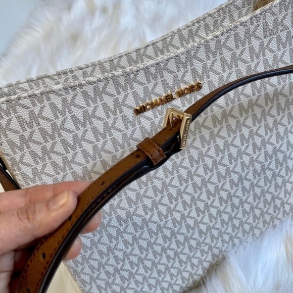 MICHAEL KORS LARGE MESSENGER CROSSBODY - Picture 4 of 8